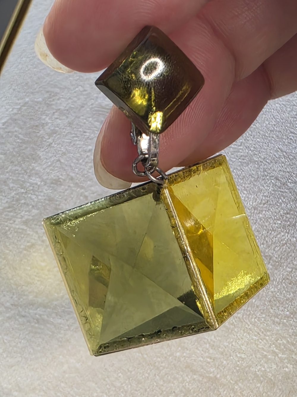 Rare Vendome Lime Green Cube Dangle Earrings Lucite Gold Tone - Picture 5 of 7